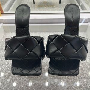 EUC Authentic Bottega Veneta Lido Sandal’s 37 1/2